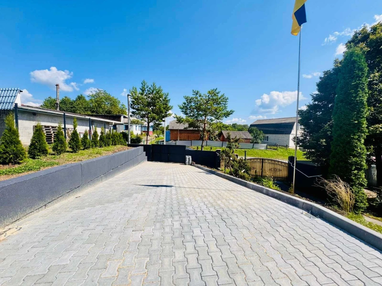 Продаж сучасного будинку з  ландшафтним дизайном село Стуфчи