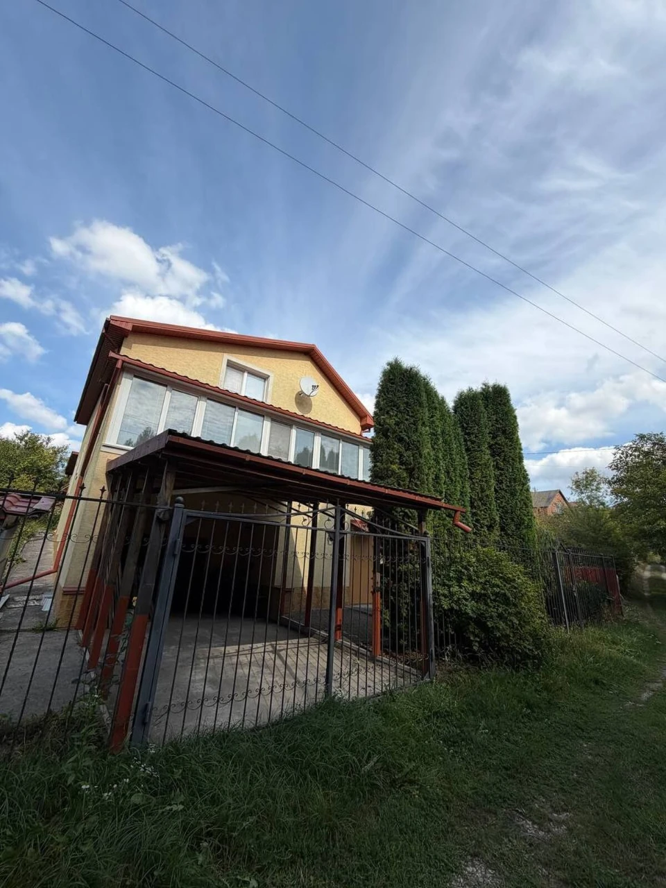 Просторий сучасний будинок 250 м² з євроремонтом в Ружи