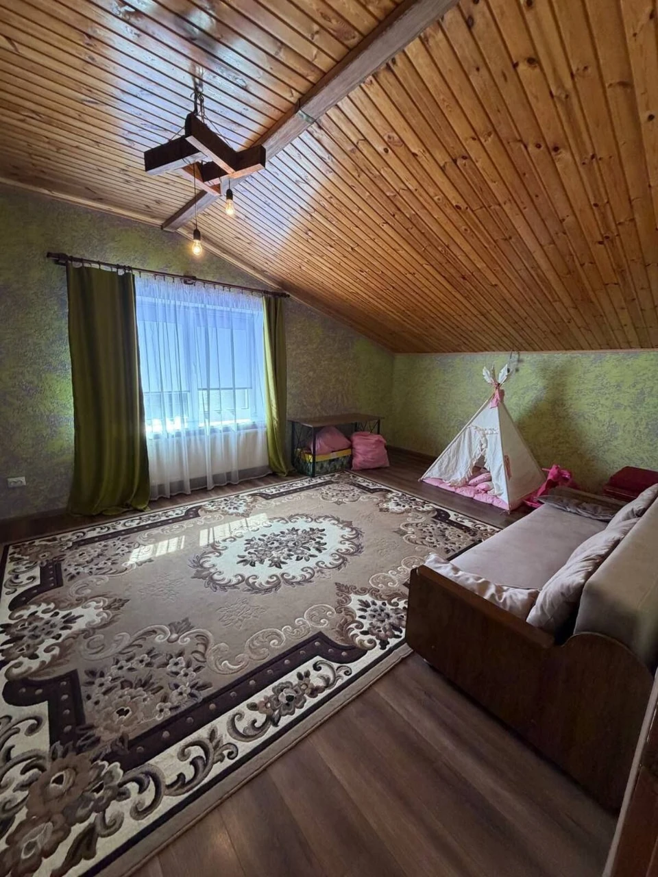Просторий сучасний будинок 250 м² з євроремонтом в Ружи