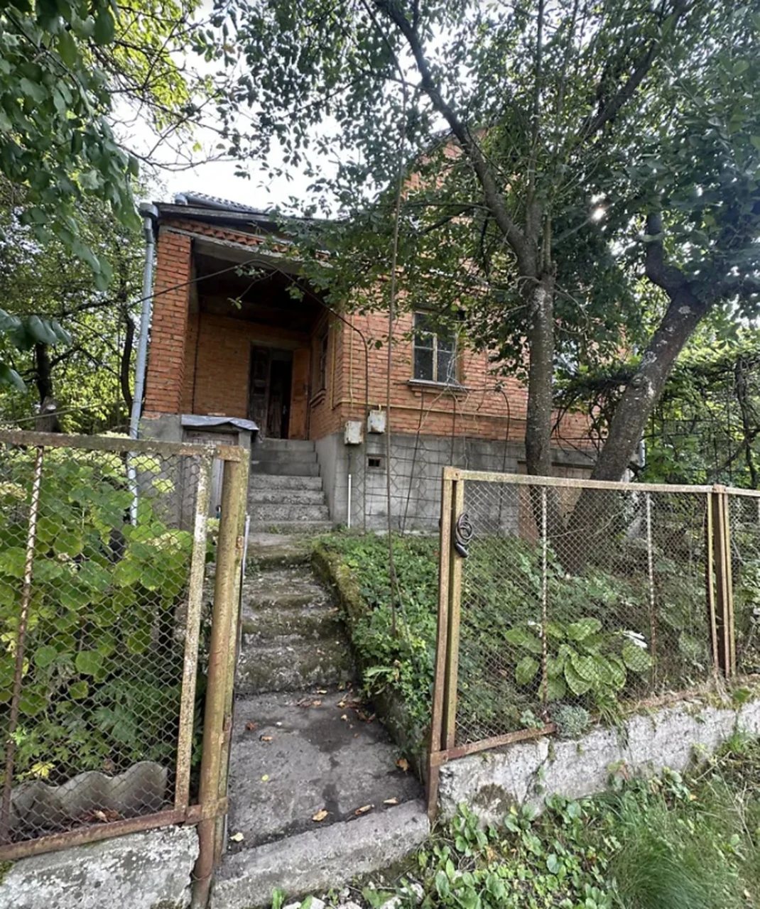 ТЕРМІНОВИЙ ПРОДАЖ БУДИНКУ З ГАРАЖЕМ 46800 R003