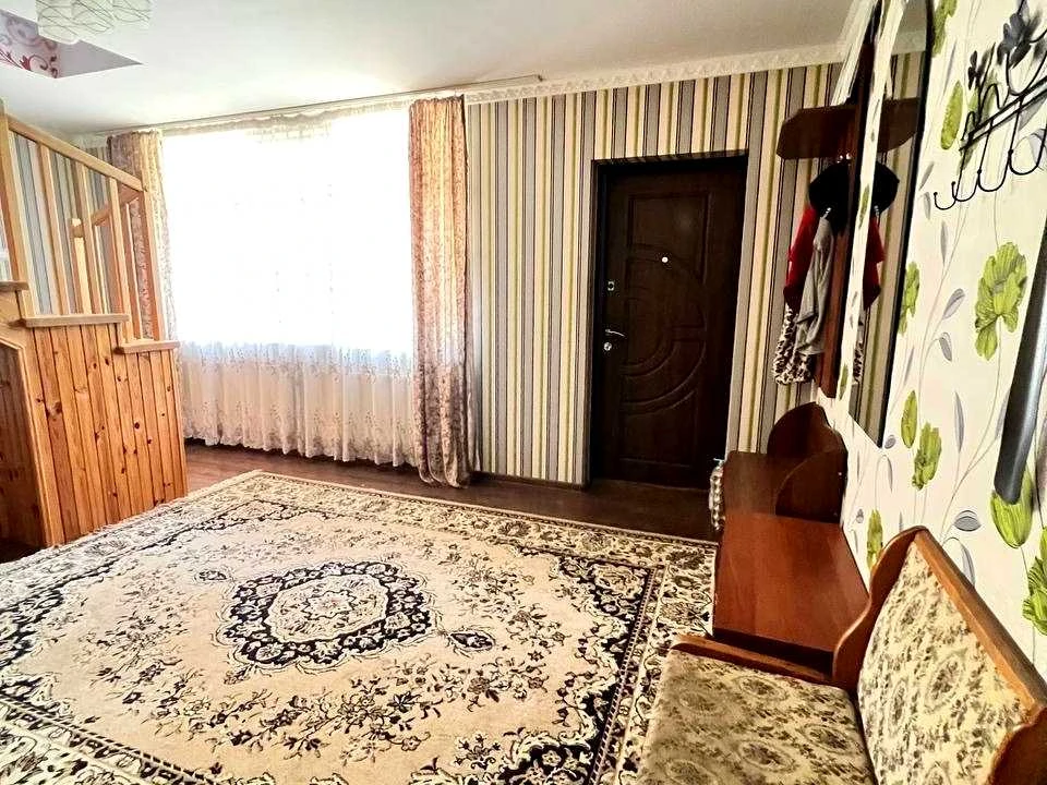 Будинок. Хмельницький, Молочний пров.