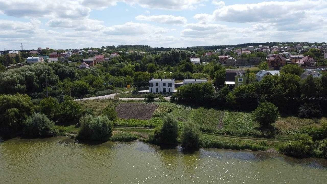 Продаж котедж з власною ділянкою