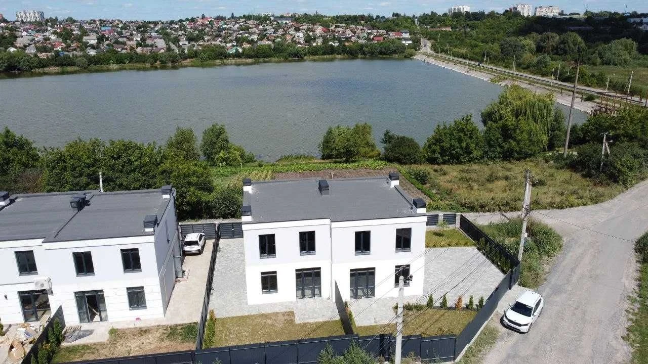 Продаж котедж з власною ділянкою