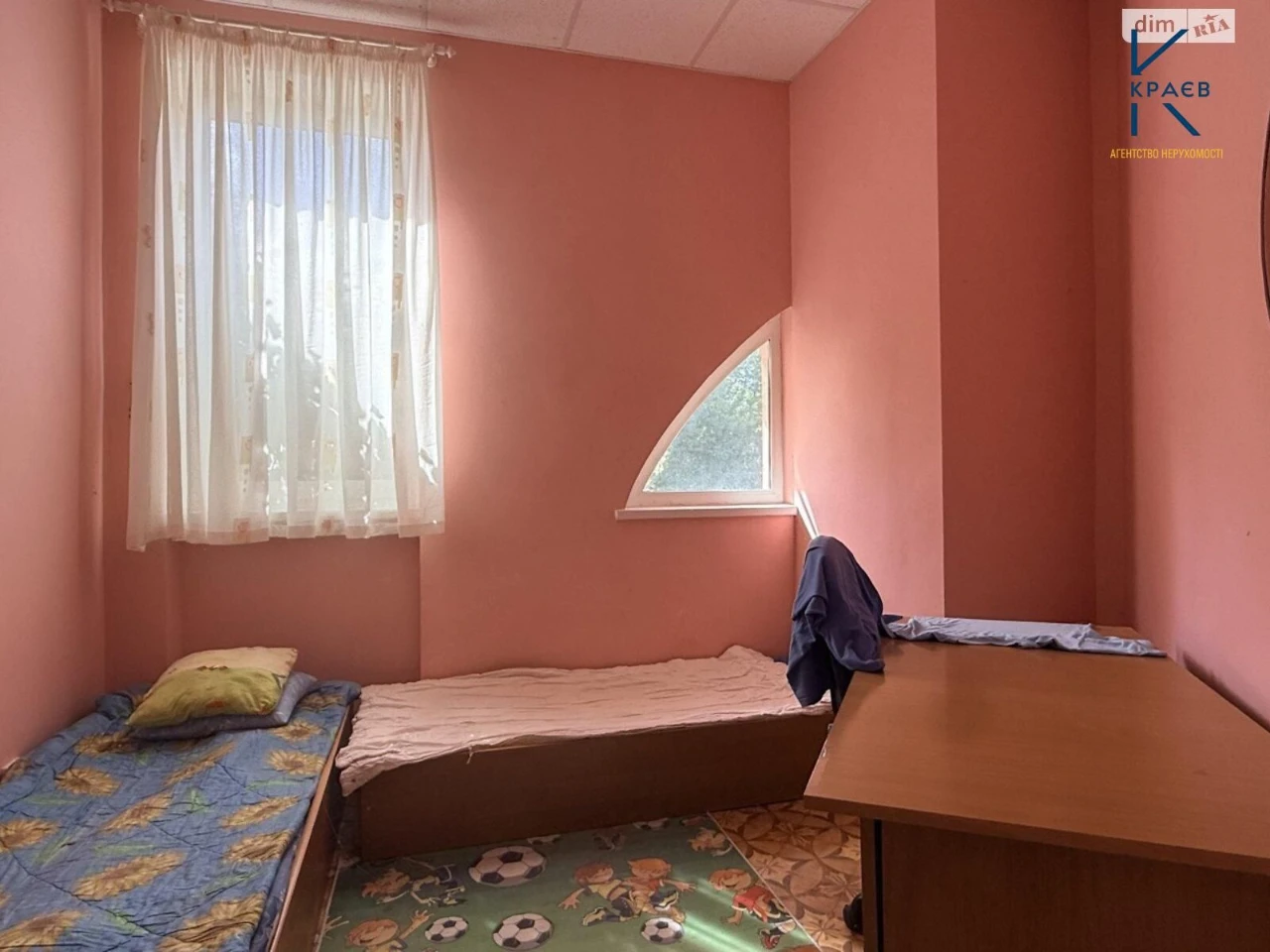 Продаж будинку 680 м2 з ділянкою на 21 сотка