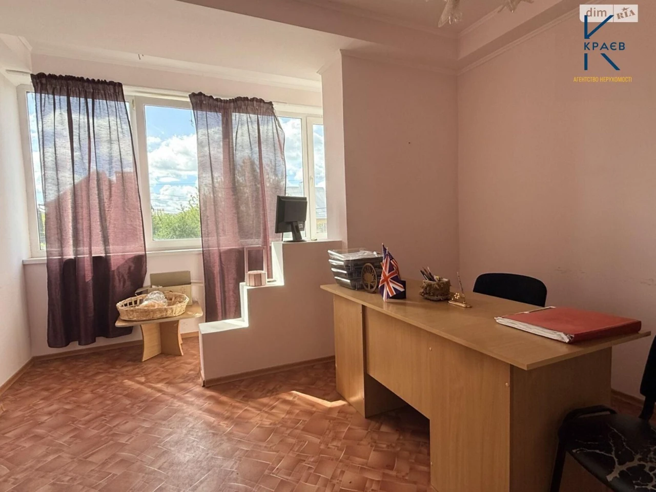 Продаж будинку 680 м2 з ділянкою на 21 сотка