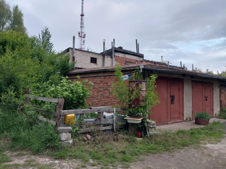 Продам гараж з підвалом затишне місце