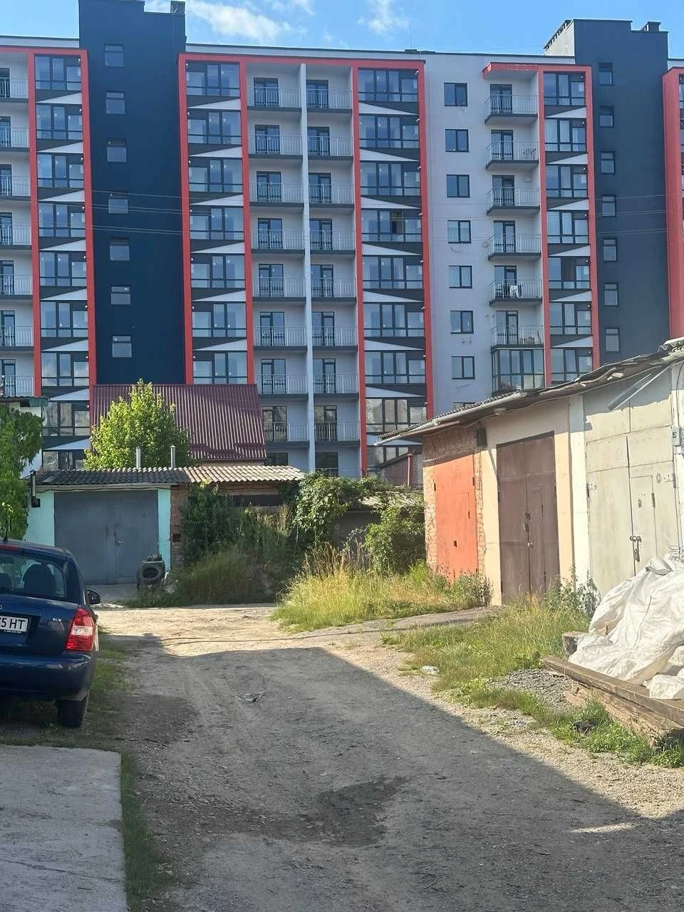 Продам гараж в центрі міста