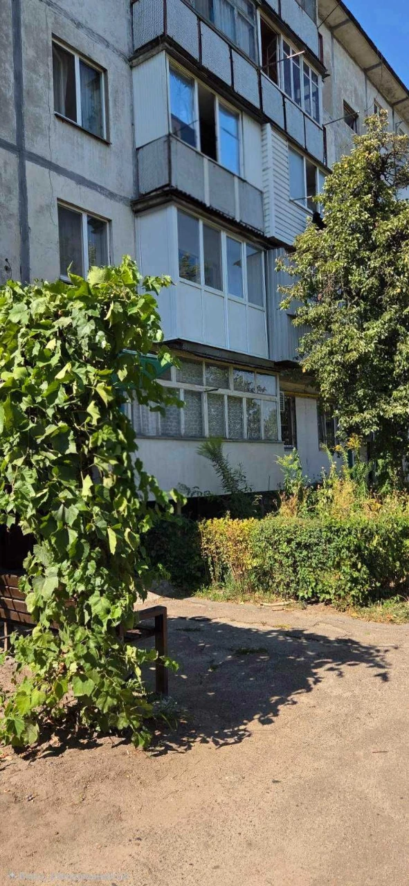 Продається 2-х кімнатна квартира, у тихому районі міста  ( в