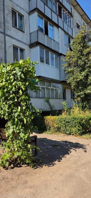 Продається 2-х кімнатна квартира, у тихому районі міста  ( в