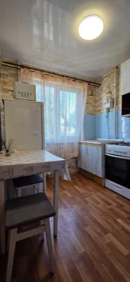 Продається 2-х кімнатна квартира, у тихому районі міста  ( в