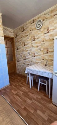 Продається 2-х кімнатна квартира, у тихому районі міста  ( в