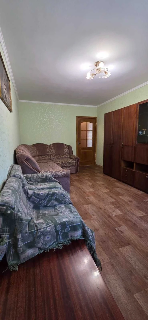 Продається 2-х кімнатна квартира, у тихому районі міста  ( в