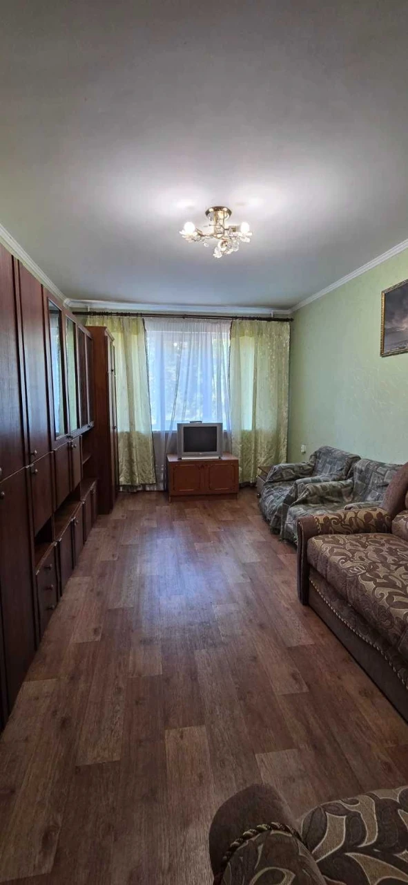 Продається 2-х кімнатна квартира, у тихому районі міста  ( в