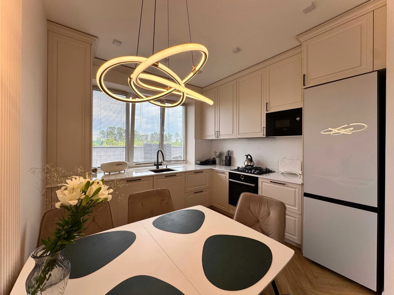 Продам будинок на масиві Макарова, 97 м², ремонт, 4.5 сотки