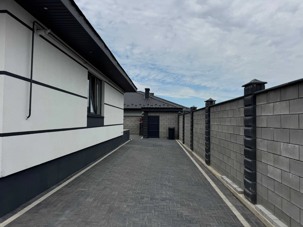 Продам будинок на масиві Макарова, 97 м², ремонт, 4.5 сотки