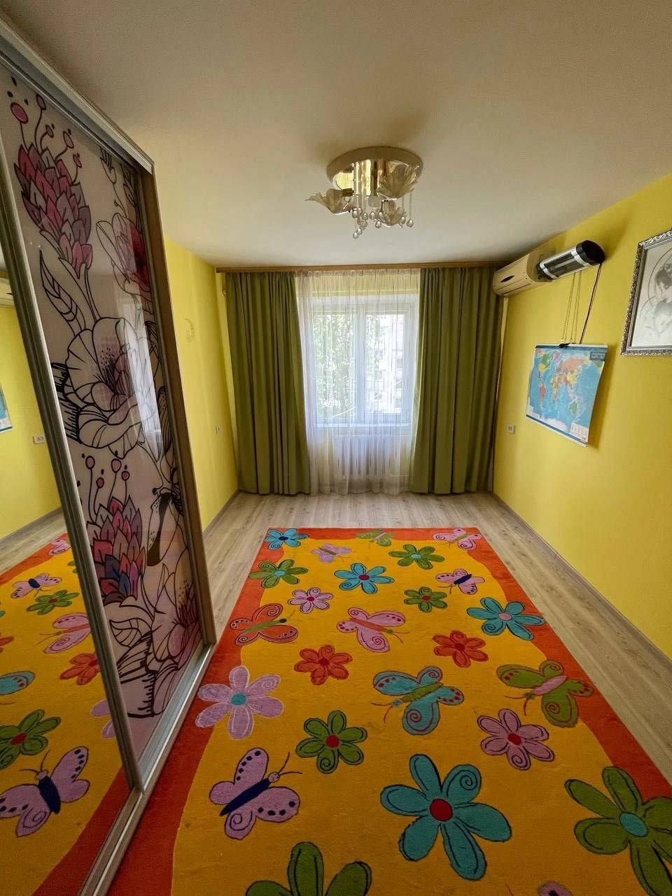Продаж 3к квартири з гарним краєвидом на місто по вул. Колод