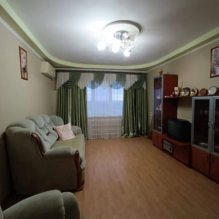 Продається  3к квартира з меблями