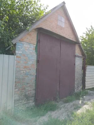 Частина будинку з гаражем !!