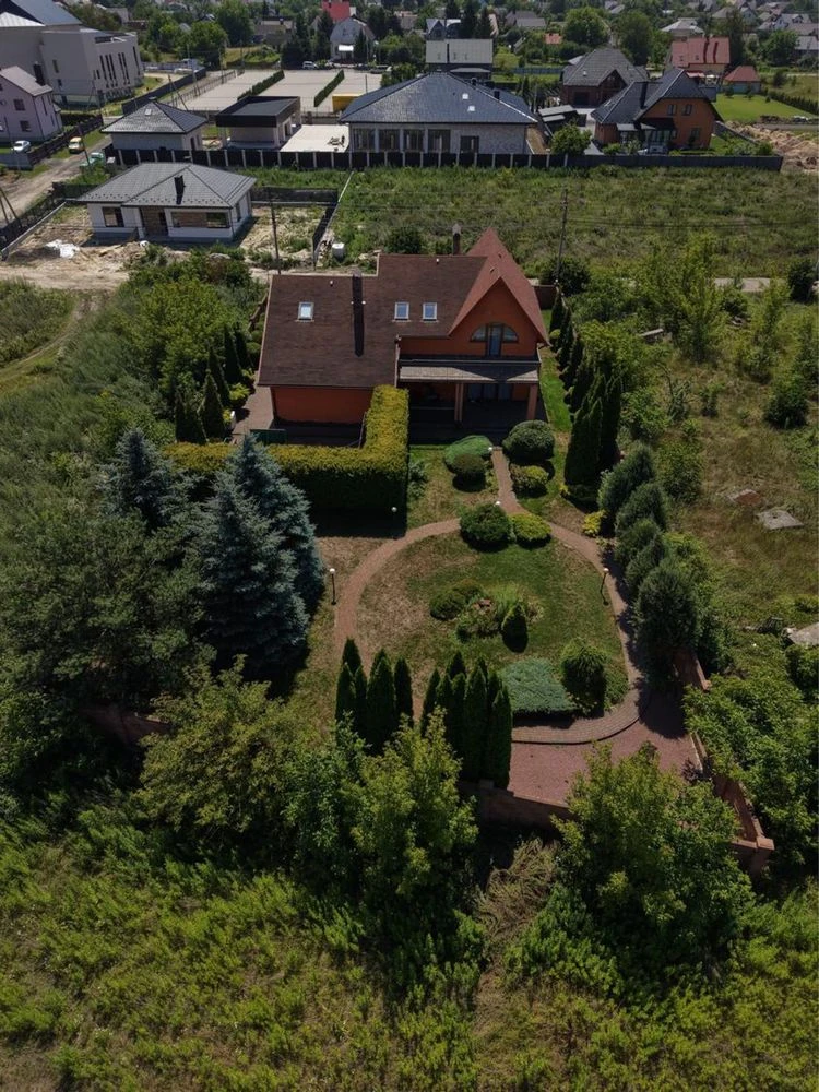 Будинок з ремонтом в ТОП локаціі