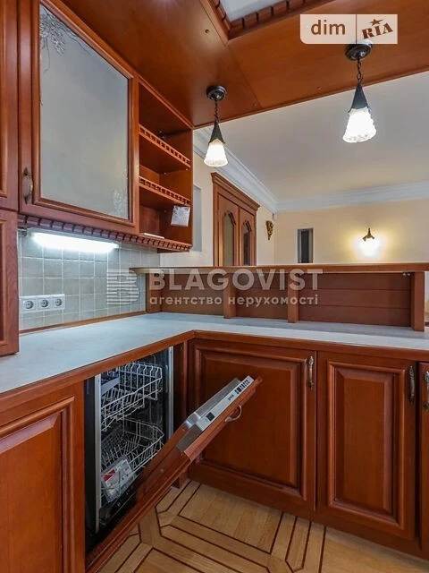 Продаж 3к квартири 122.9 кв. м на просп. Володимира Івасюка