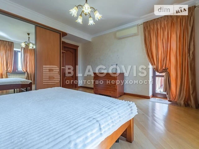 Продаж 3к квартири 122.9 кв. м на просп. Володимира Івасюка