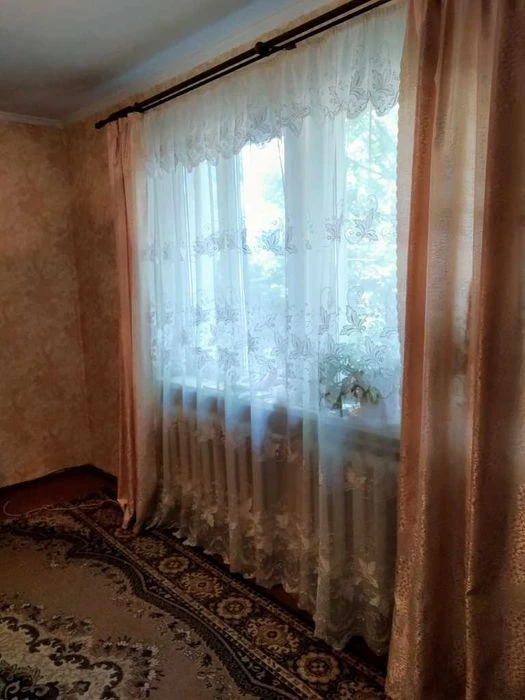 Частина будинку з гаражем !!