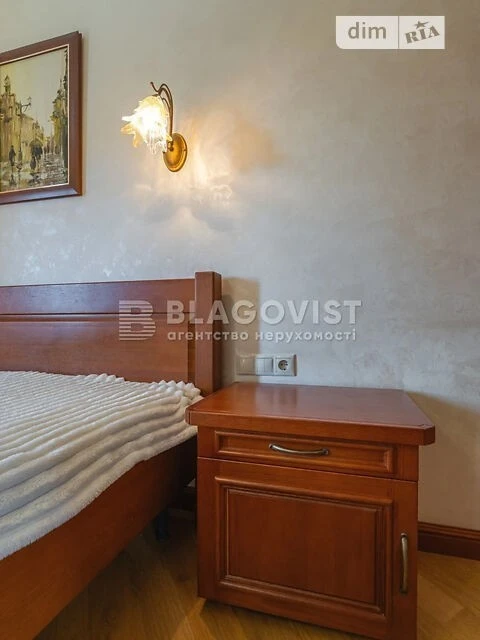 Продаж 3к квартири 122.9 кв. м на просп. Володимира Івасюка