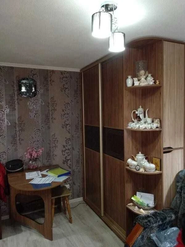 Продам гостинку 28  кв.м.  с балконом на Н. Домах (Дворец сп