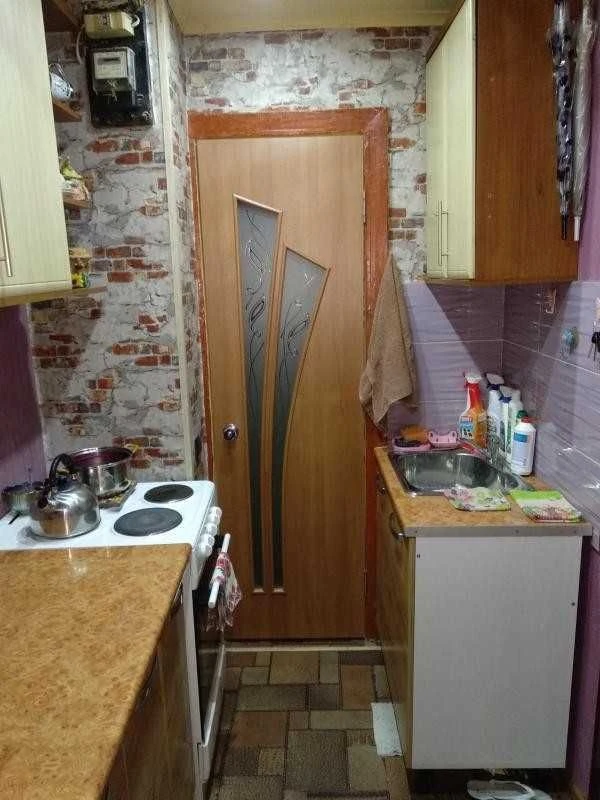 Продам гостинку 28  кв.м.  с балконом на Н. Домах (Дворец сп