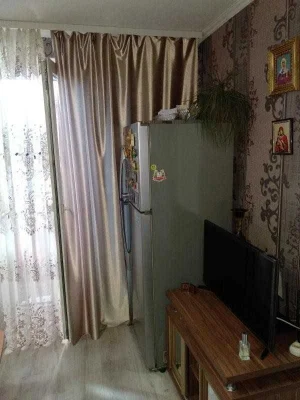 Продам гостинку 28  кв.м.  с балконом на Н. Домах (Дворец сп
