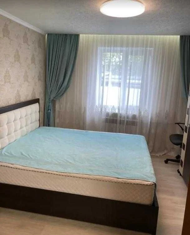 Продам трехкомнатную квартиру  Индустриальный район