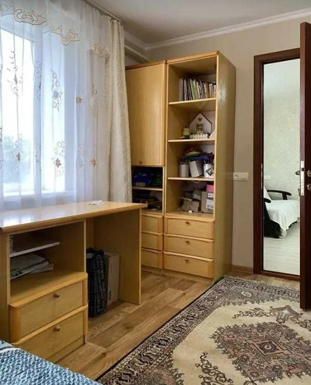 Продам трехкомнатную квартиру  Индустриальный район