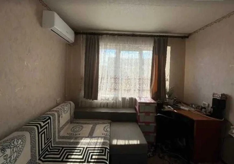 Продам 1 к гостинку со своими службами на Восточном, район б
