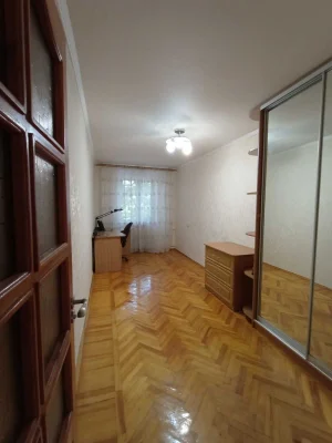 Продам 2 к квартиру біля метро Армійська