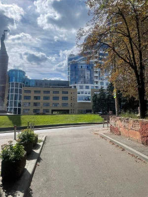 Продам 2-к квартиру в центре Днепра просп. Яворницкого, 2, р