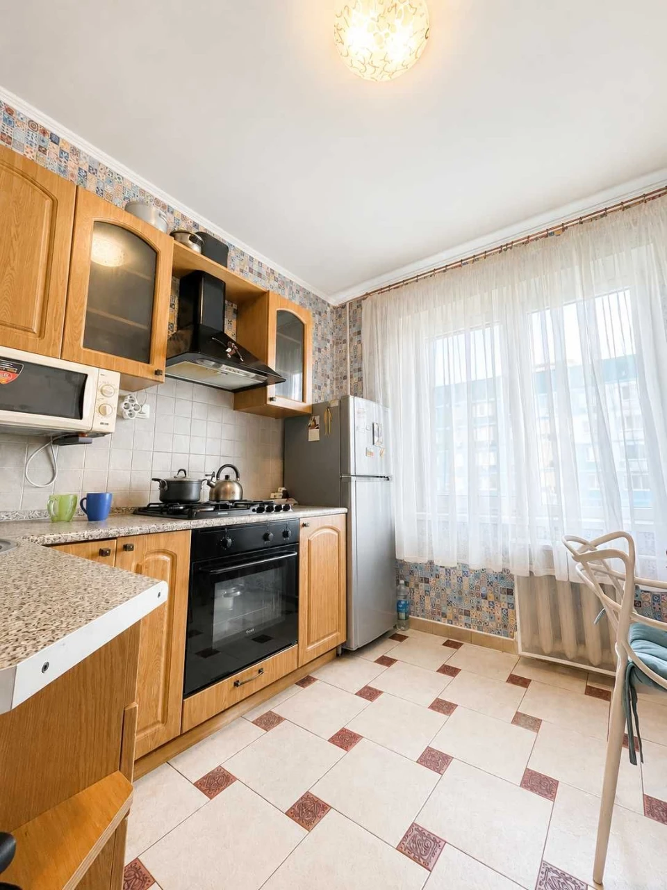 Продам 2 кімнатну ЧЕШКУ 54 м2  Перемога 6 (поряб с бульваром