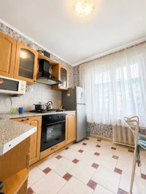 Продам 2 кімнатну ЧЕШКУ 54 м2  Перемога 6 (поряб с бульваром