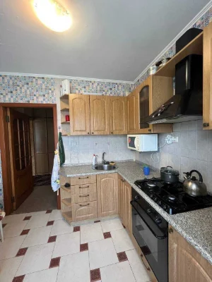 Продам 2 кімнатну ЧЕШКУ 54 м2  Перемога 6 (поряб с бульваром