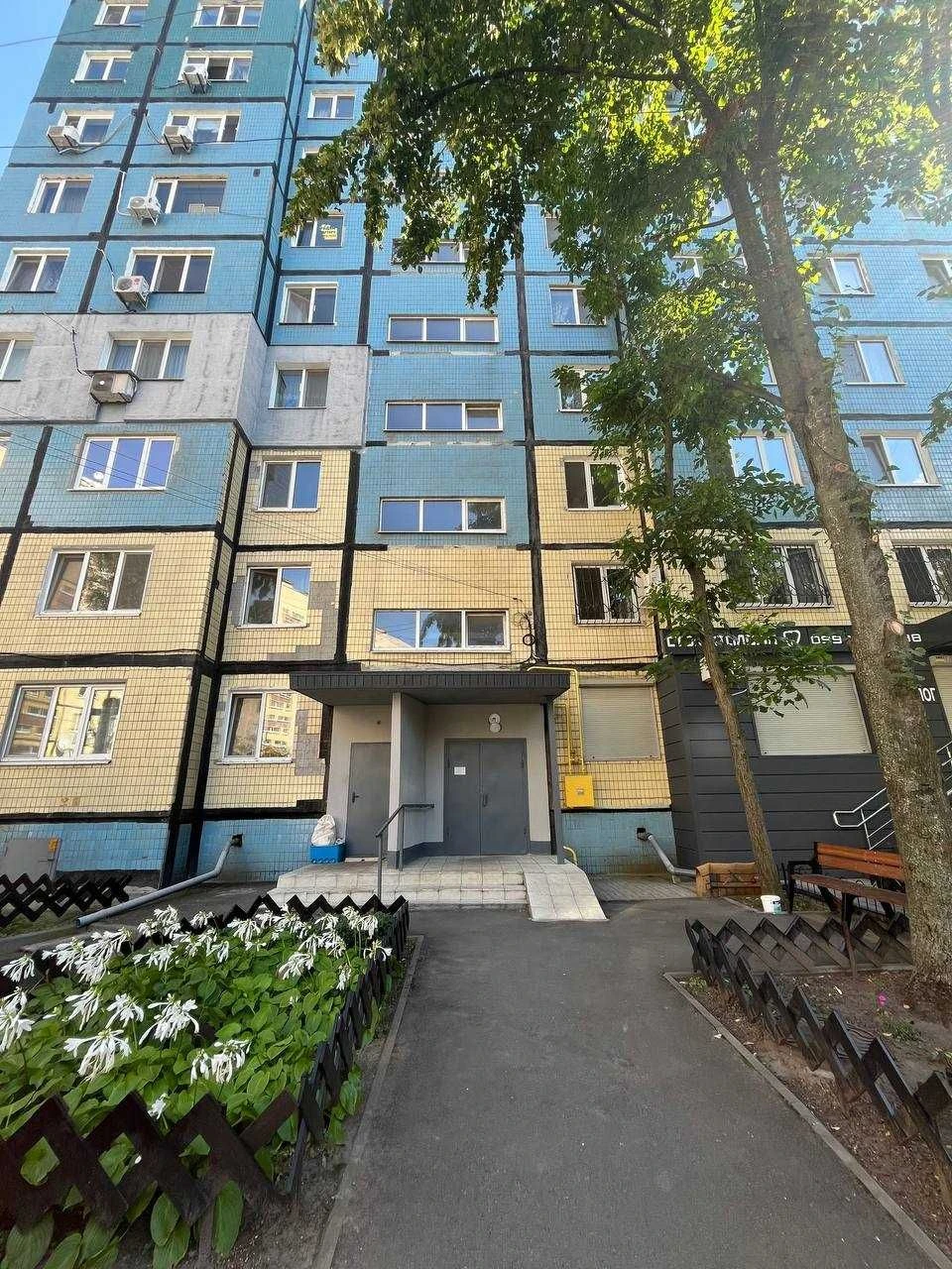 Продам 2 кімнатну ЧЕШКУ 54 м2  Перемога 6 (поряб с бульваром