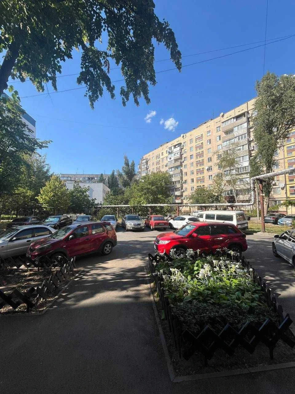 Продам 2 кімнатну ЧЕШКУ 54 м2  Перемога 6 (поряб с бульваром