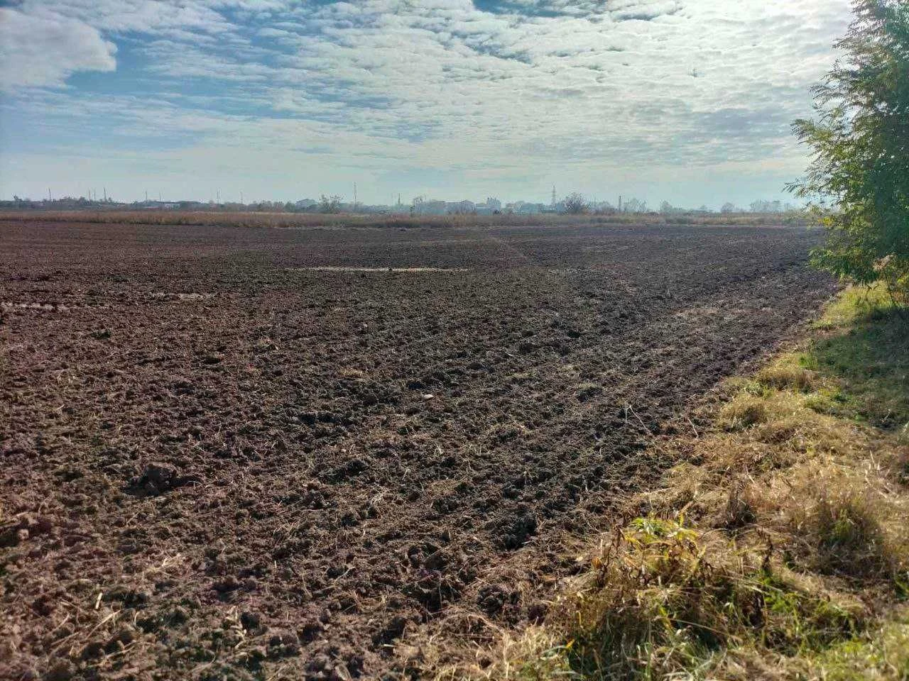 Фасадна ділянка для підприємницької діяльності на межі м.Рів