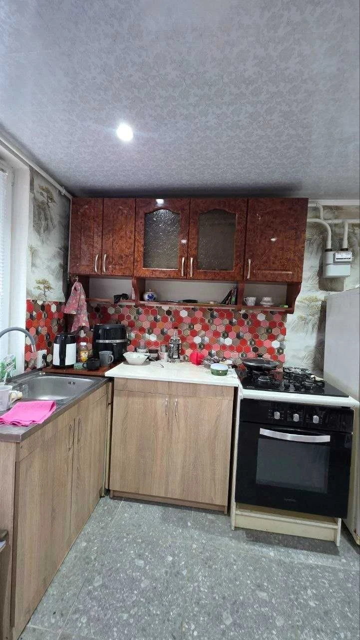 Продам частину будинку з ремонтом