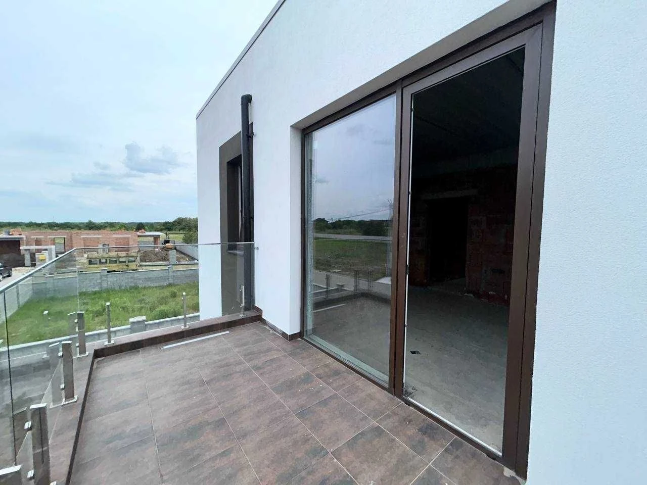 Продам сучасний будинок після забудовника, 160 м², 5 соток,
