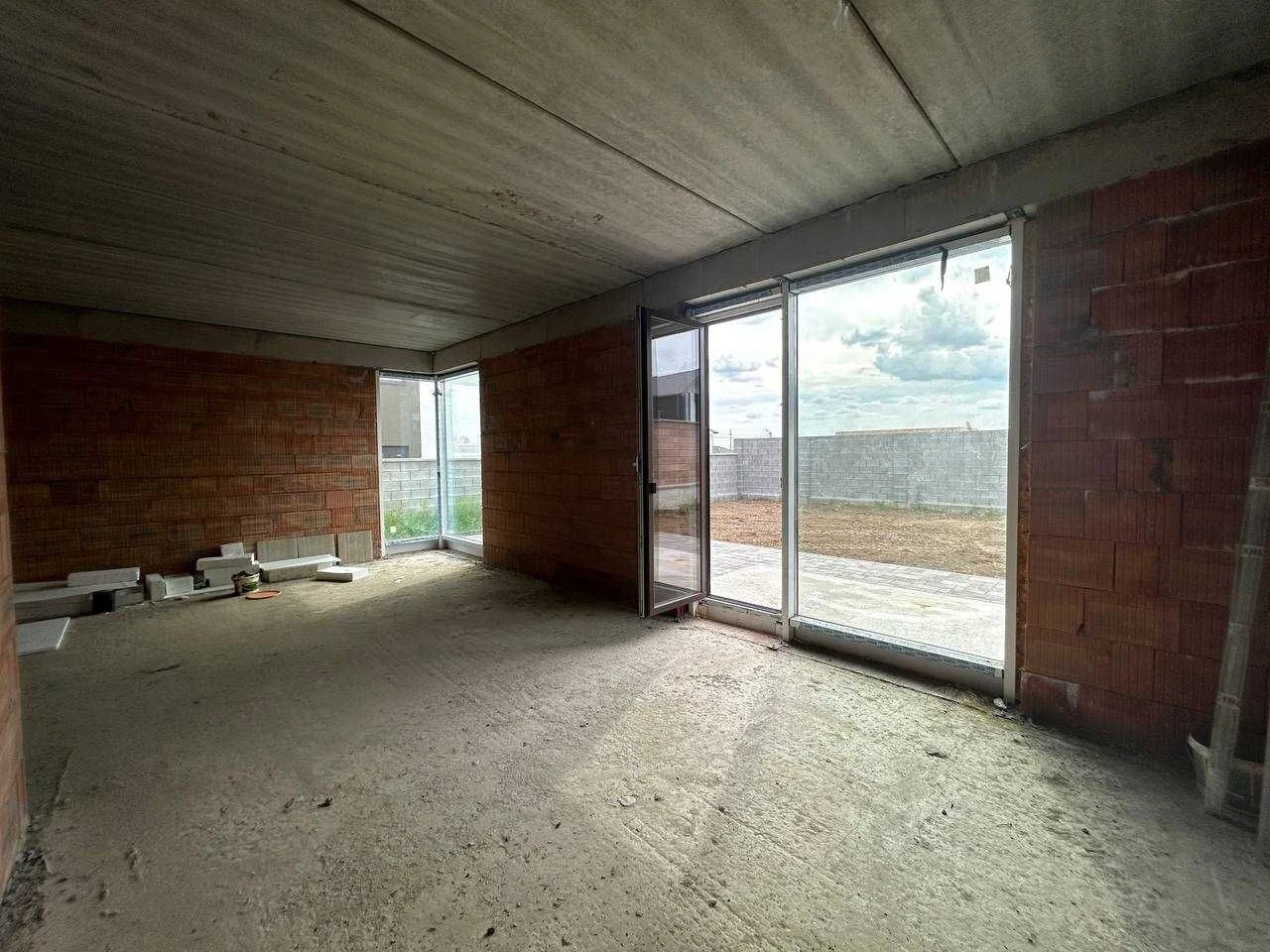Продам сучасний будинок після забудовника, 160 м², 5 соток,
