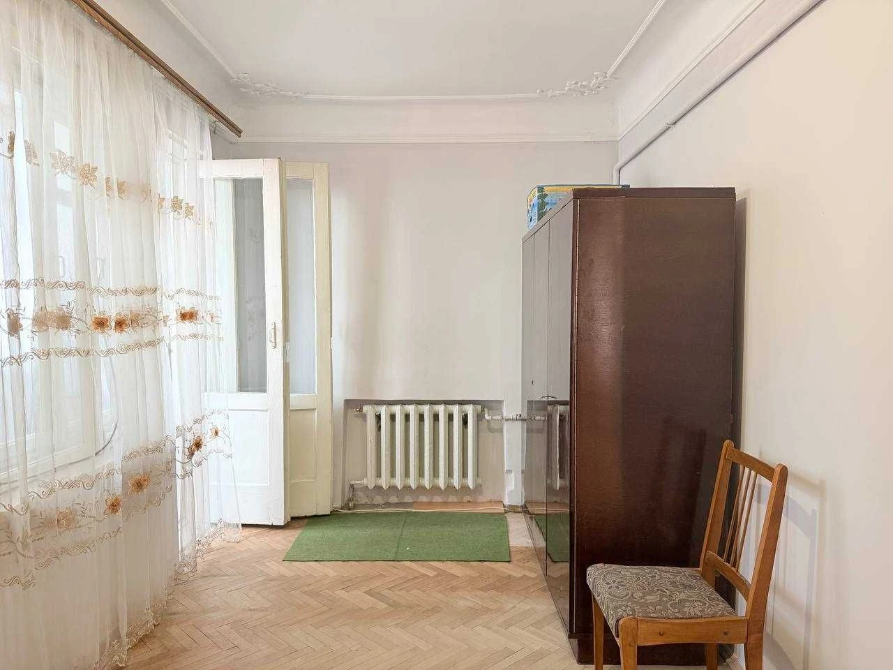 Продаж двокімнатної квартири з гаражем по вул. Соколина у Ли