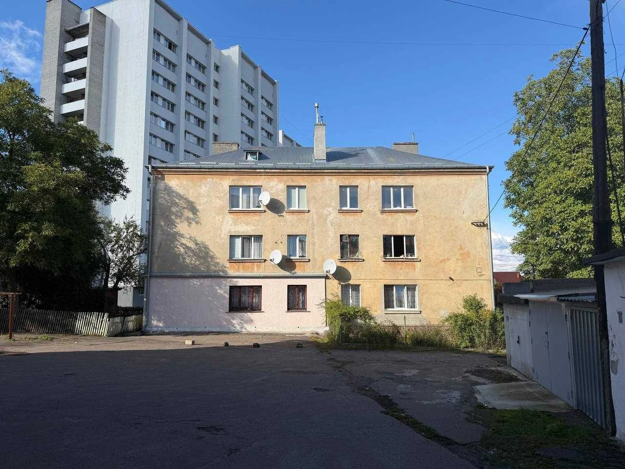 Продаж двокімнатної квартири з гаражем по вул. Соколина у Ли