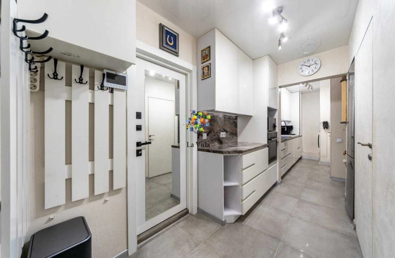 Продаж 2к квартири Червоної Калини 48/9
