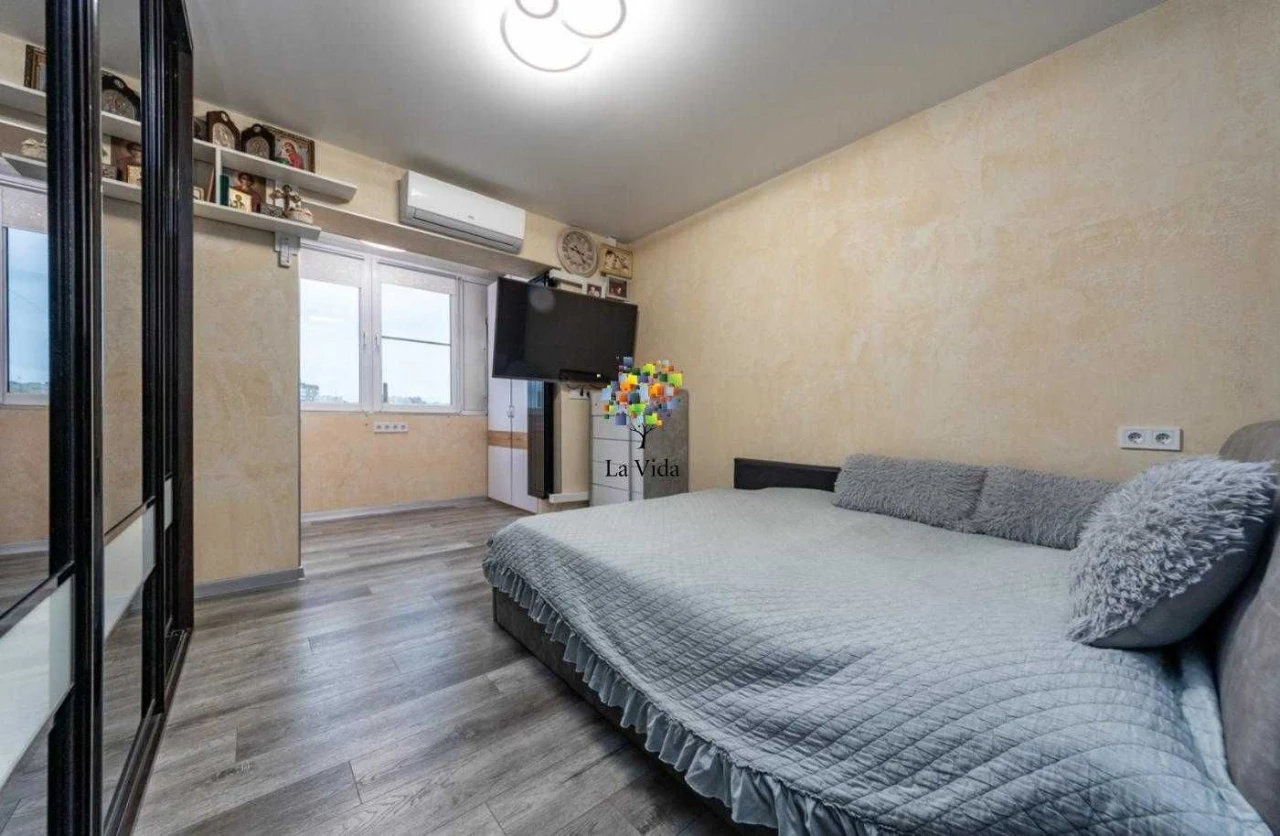Продаж 2к квартири Червоної Калини 48/9