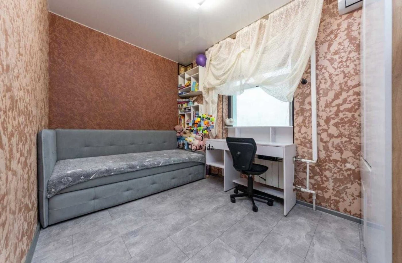 Продаж 2к квартири Червоної Калини 48/9