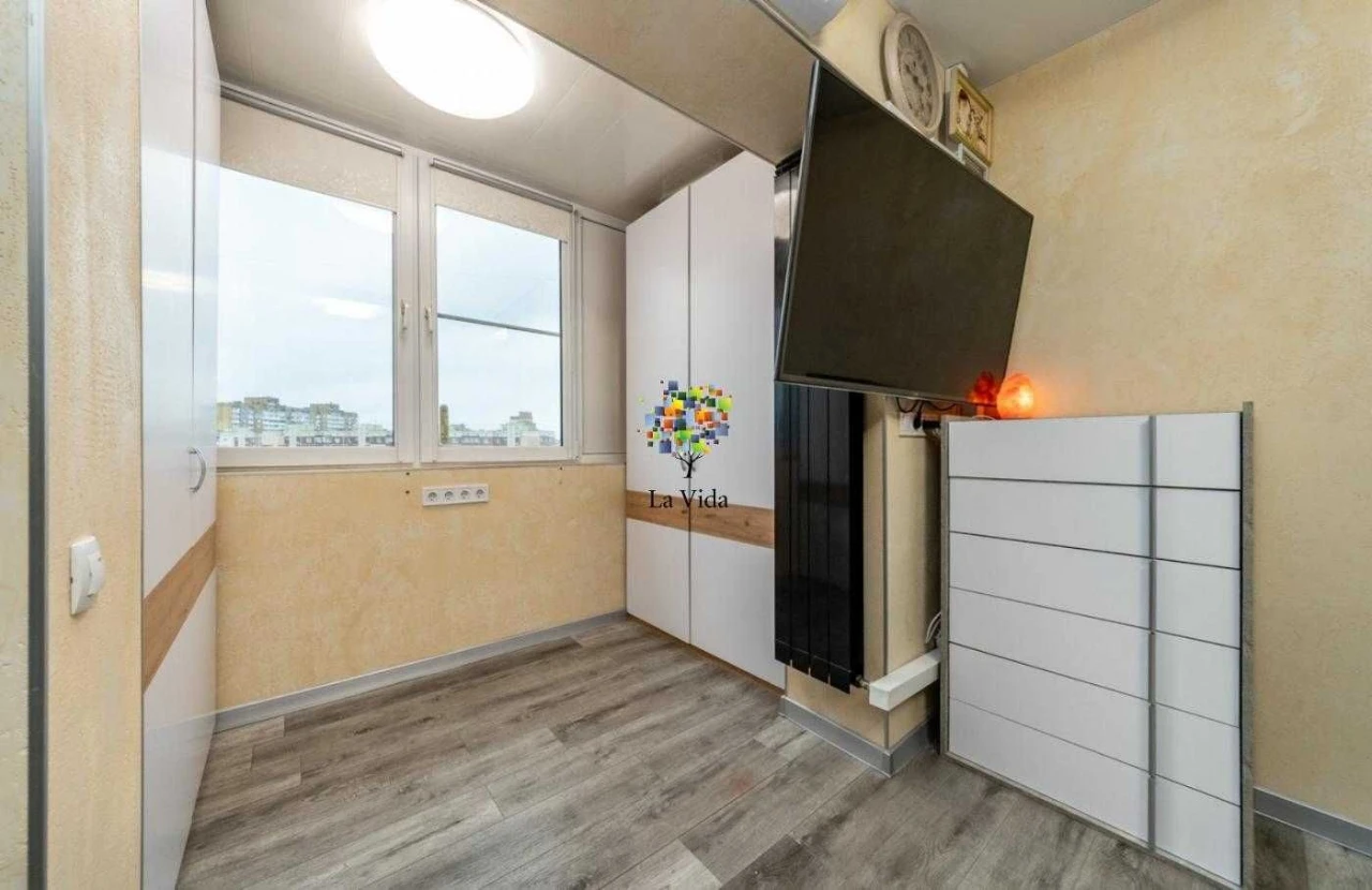 Продаж 2к квартири Червоної Калини 48/9